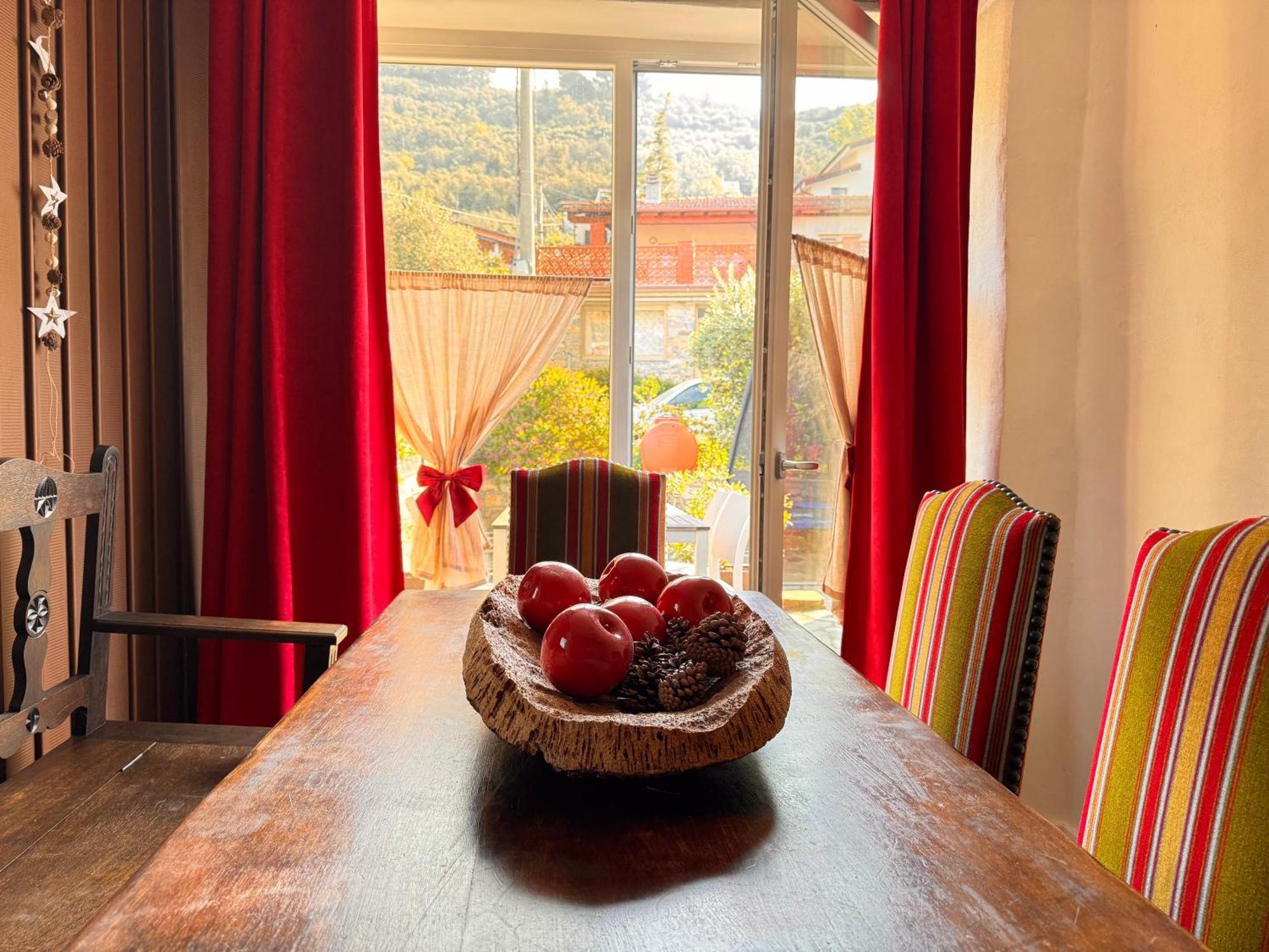 Casa Bisou Italia Wifi Et Parking Free Privato Villa Diano San Pietro Exterior photo